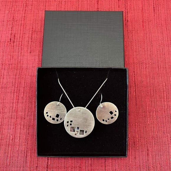 Jessie Senecal Handmade Sterling Sliver "Pebbles" Locket Necklace and Earrings - Picture 4 of 5